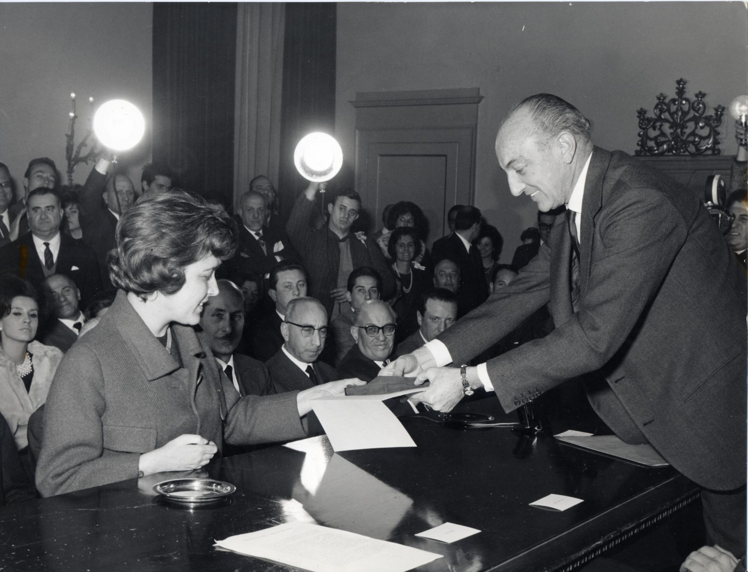 1962 Premio Compasso d′Oro, Milano, per l′insieme di tutta la produzione e in particolare per il tessuto ′JL′.